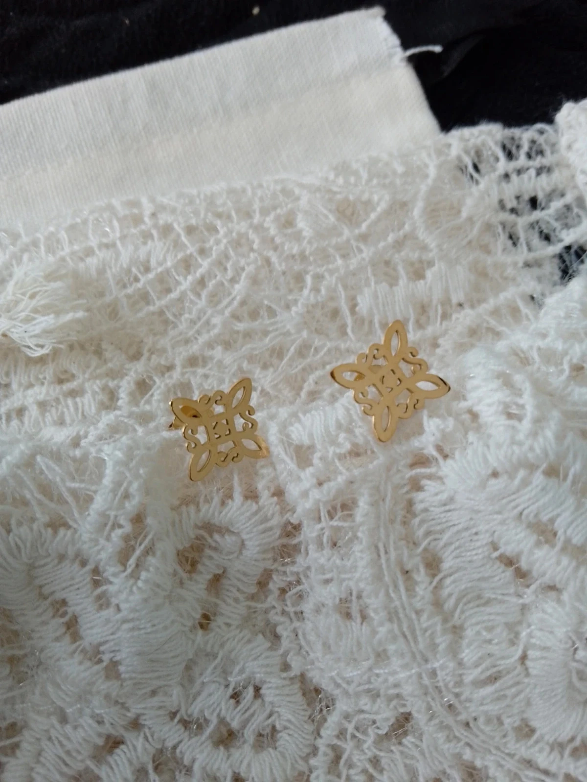 Pendientes de nudo de bruja de acero inoxidable dorado – photo 2